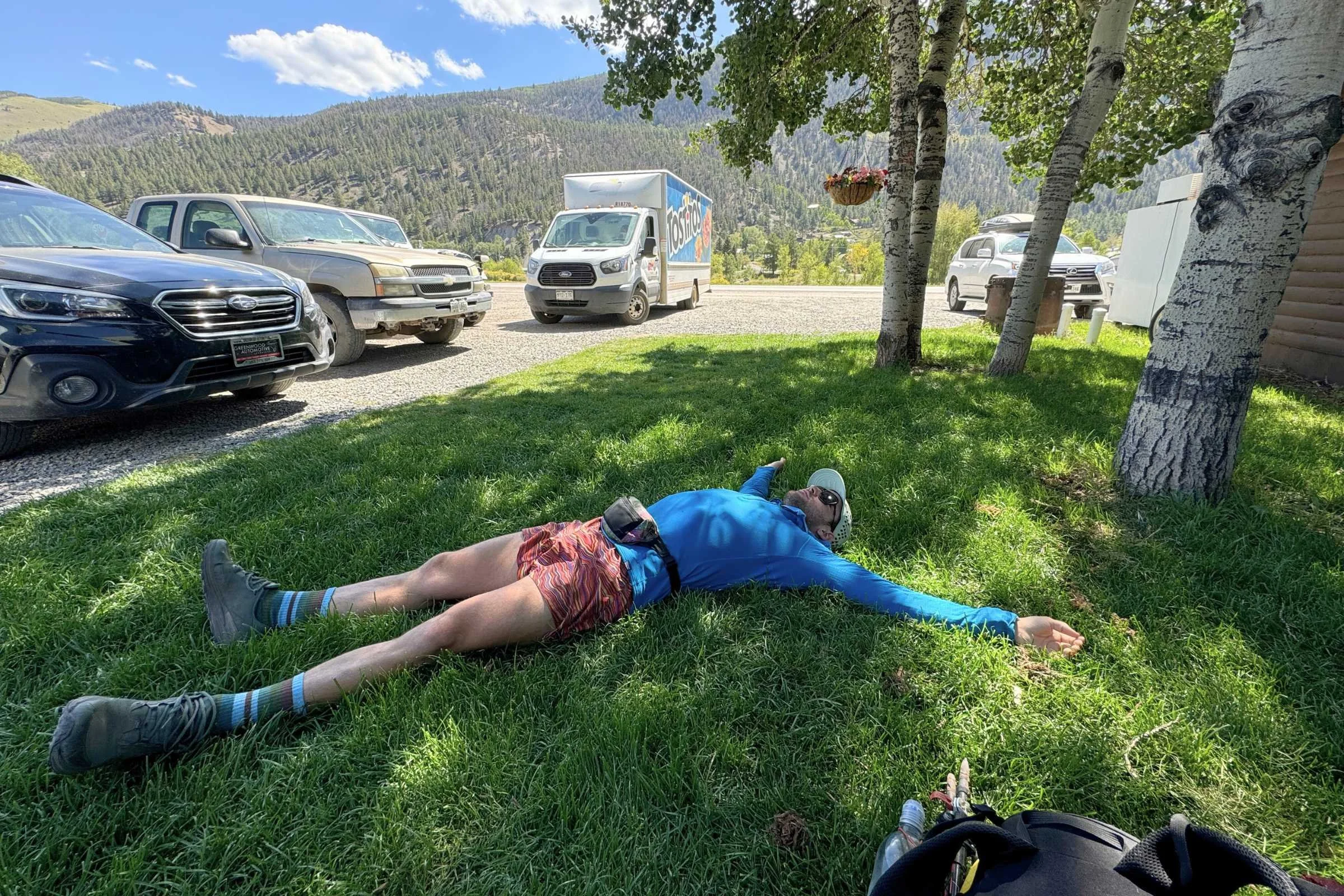 Hikers relaxing at a campsite to demonstrate a full rest day.